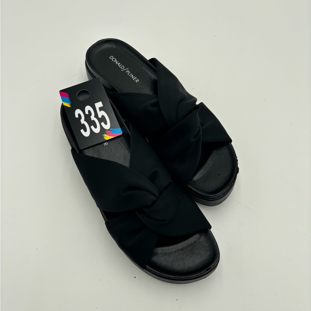 M335 New Donald Pilner slide slip on sandal with black fabric top.  Size 10.